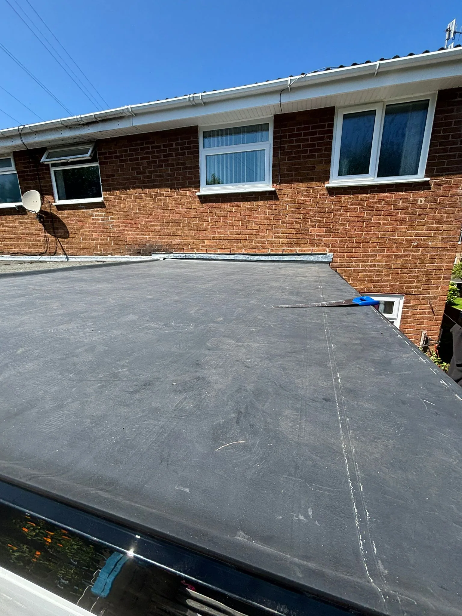 Flat roof surface